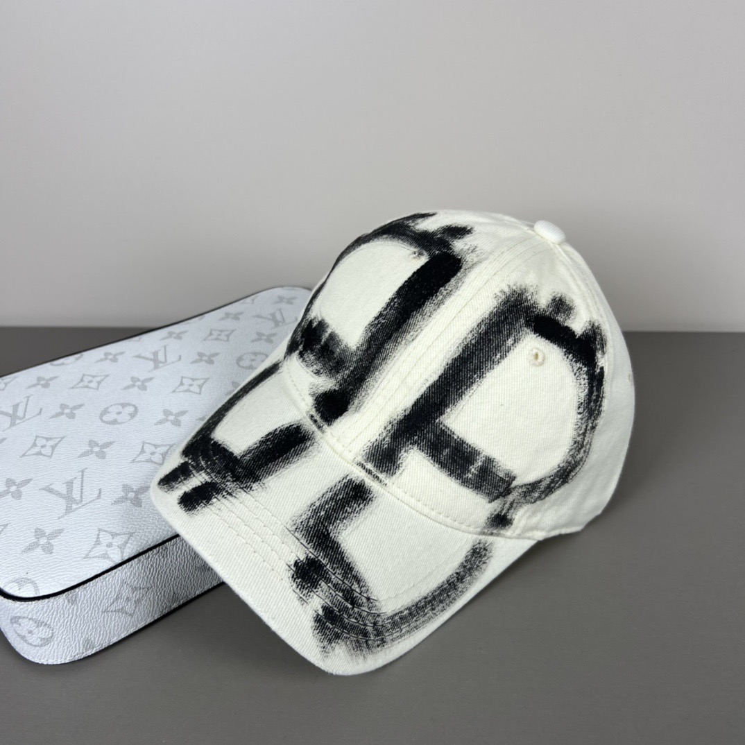 🌾BALENCIAGA巴黎世家新款logo棒球帽，很酷的色系，男女佩戴都有不同style，第一P抢先出货