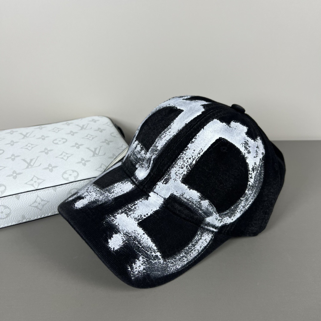 🌾BALENCIAGA巴黎世家新款logo棒球帽，很酷的色系，男女佩戴都有不同style，第一P抢先出货