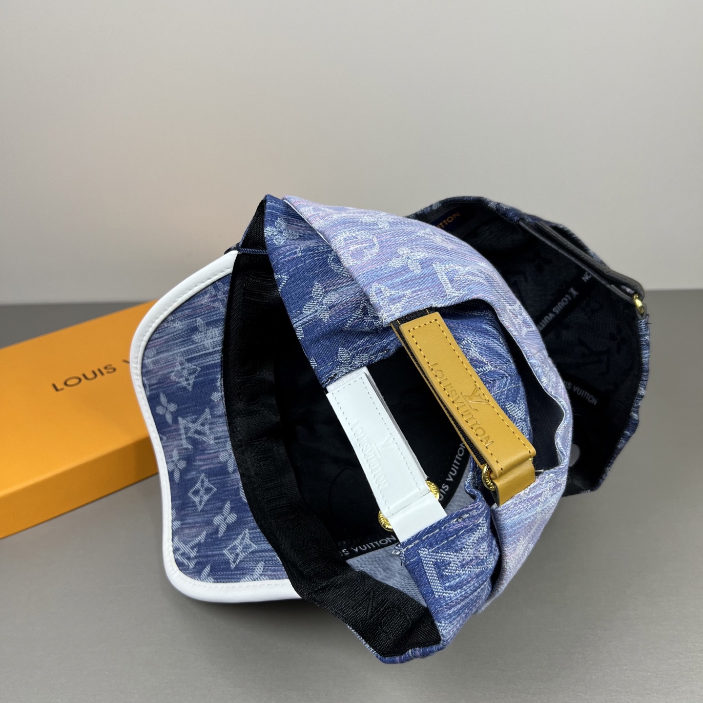 🌾🧢路易威登lv棒球帽 LouisVuitton😍新款重工打造♥️高端大气，百搭款🤗男女通用！