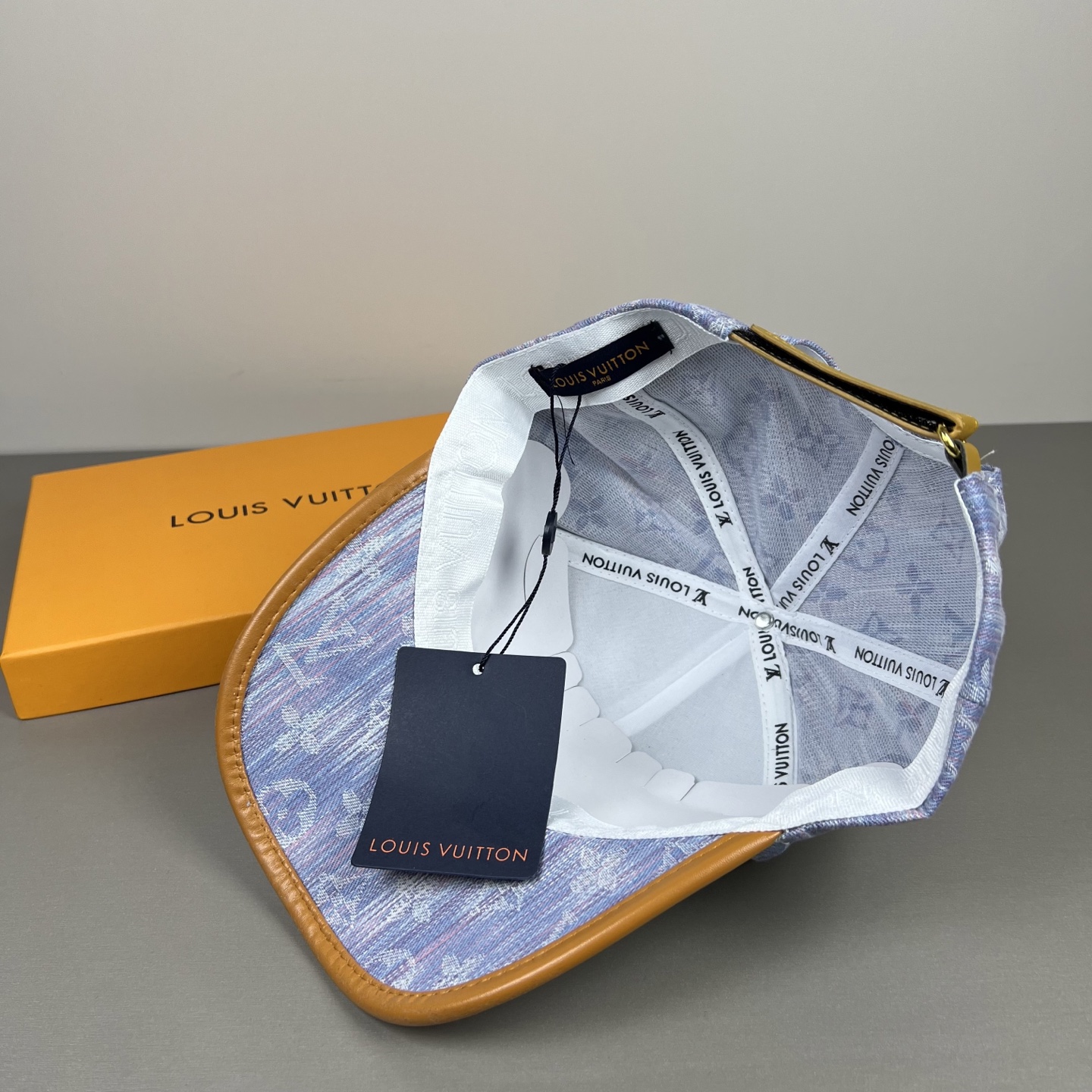 🌾🧢路易威登lv棒球帽 LouisVuitton😍新款重工打造♥️高端大气，百搭款🤗男女通用！