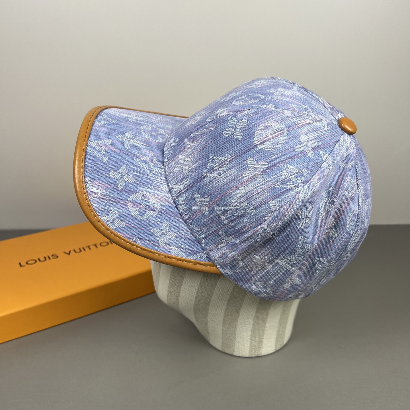 🌾🧢路易威登lv棒球帽 LouisVuitton😍新款重工打造♥️高端大气，百搭款🤗男女通用！