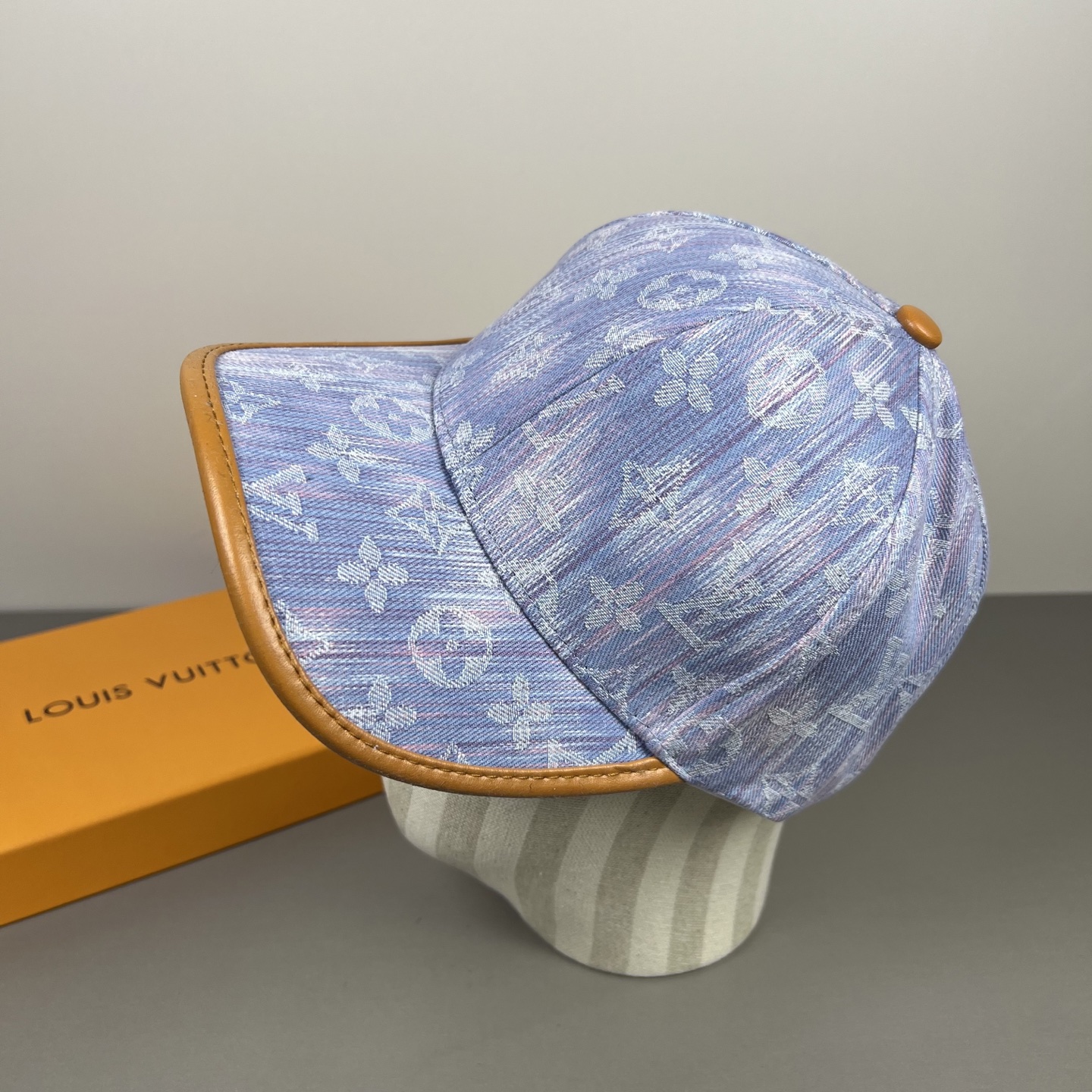 🌾🧢路易威登lv棒球帽 LouisVuitton😍新款重工打造♥️高端大气，百搭款🤗男女通用！