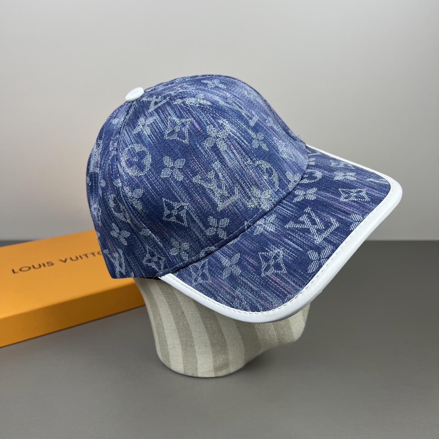 🌾🧢路易威登lv棒球帽 LouisVuitton😍新款重工打造♥️高端大气，百搭款🤗男女通用！