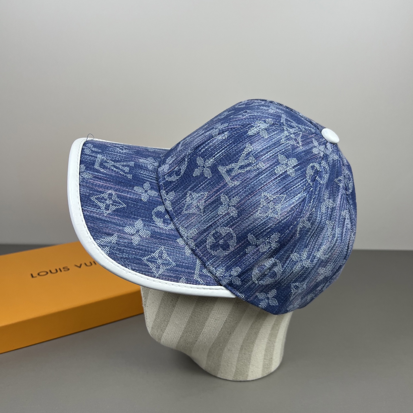 🌾🧢路易威登lv棒球帽 LouisVuitton😍新款重工打造♥️高端大气，百搭款🤗男女通用！