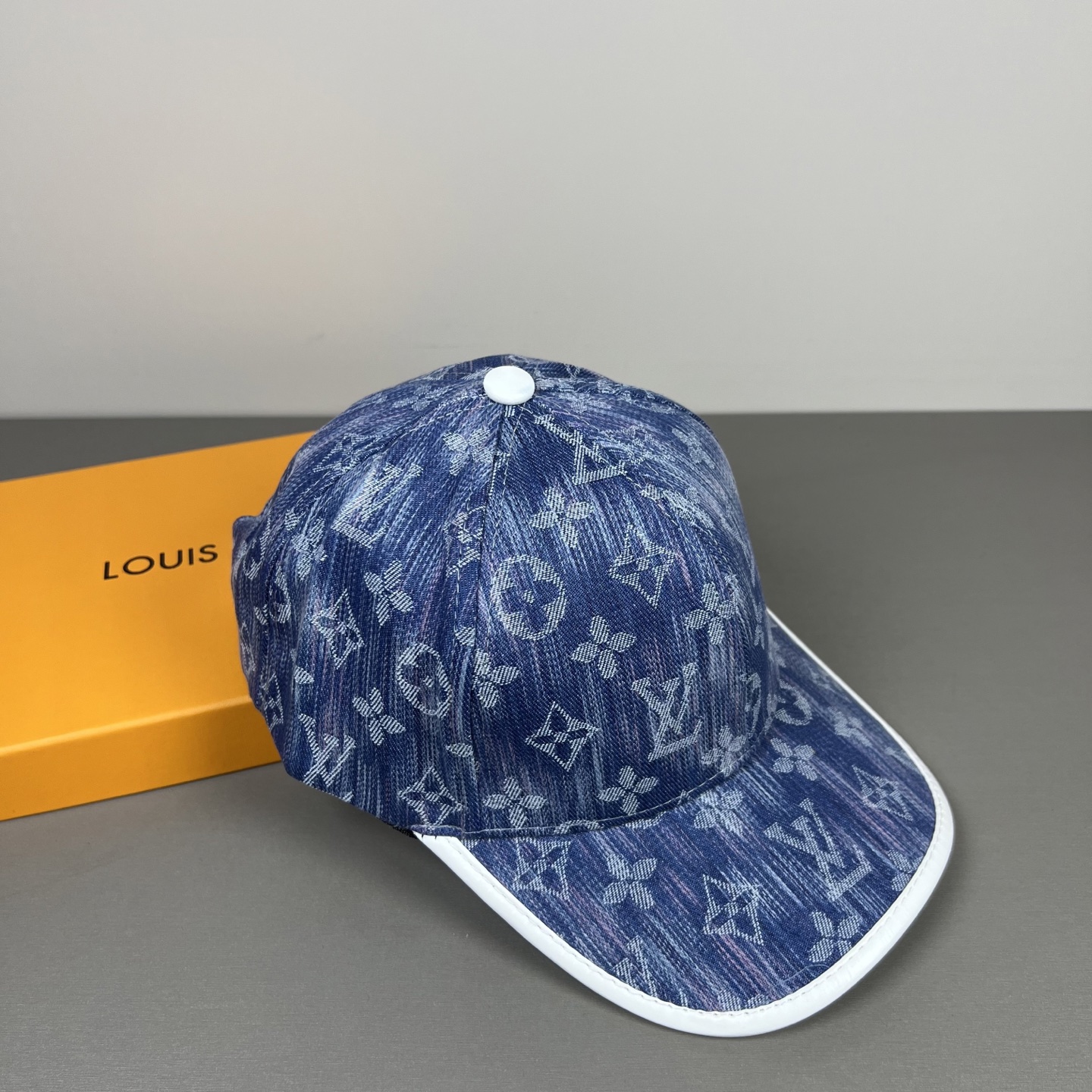 🌾🧢路易威登lv棒球帽 LouisVuitton😍新款重工打造♥️高端大气，百搭款🤗男女通用！