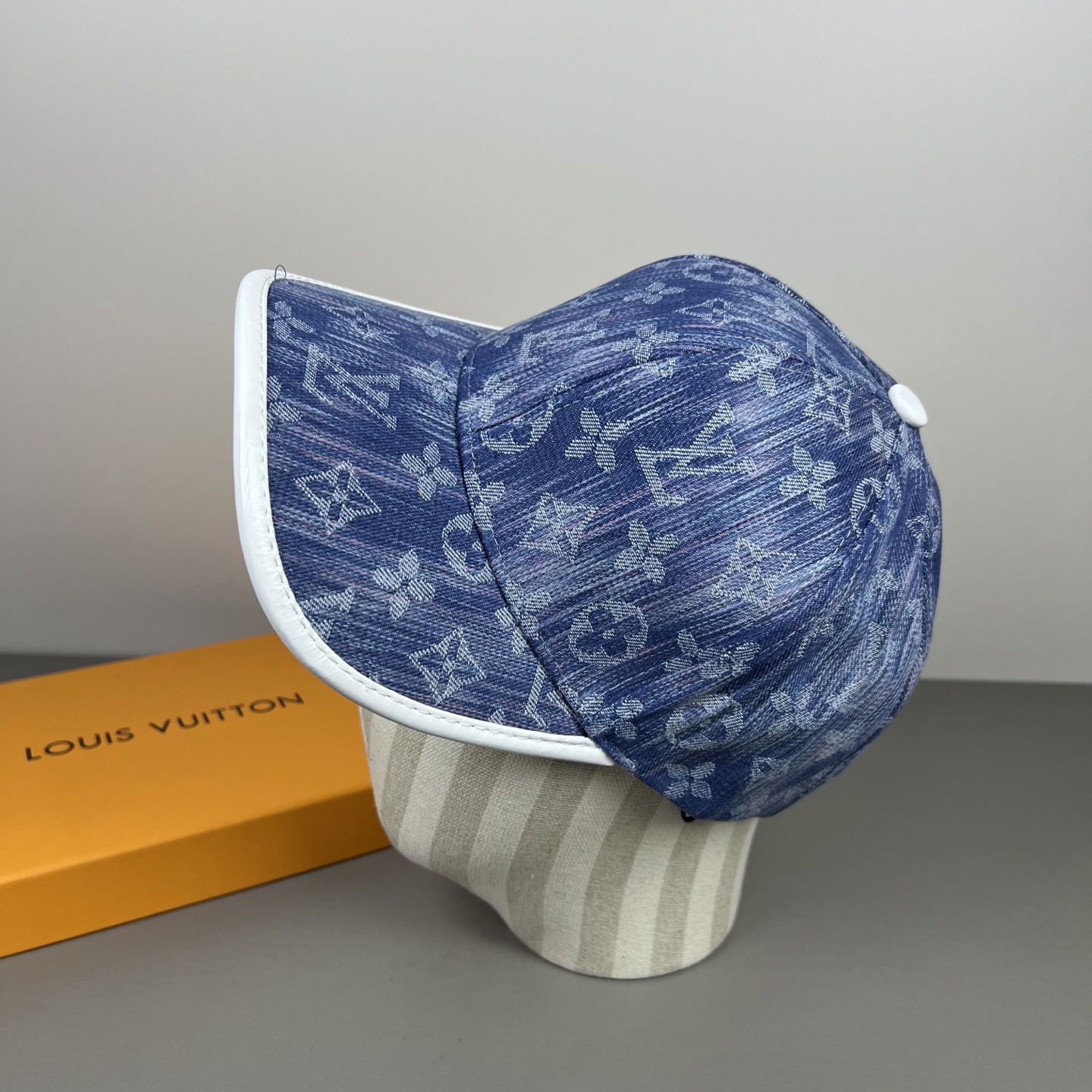 🌾🧢路易威登lv棒球帽 LouisVuitton😍新款重工打造♥️高端大气，百搭款🤗男女通用！