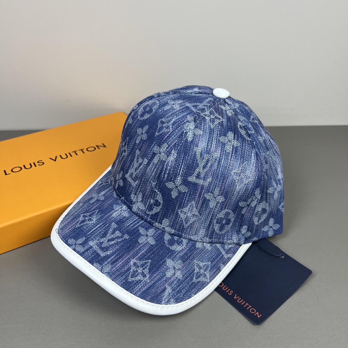 🌾🧢路易威登lv棒球帽 LouisVuitton😍新款重工打造♥️高端大气，百搭款🤗男女通用！
