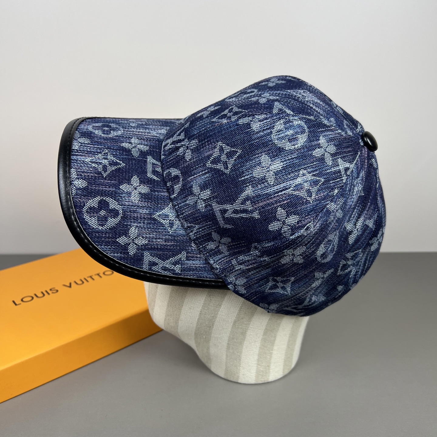 🌾🧢路易威登lv棒球帽 LouisVuitton😍新款重工打造♥️高端大气，百搭款🤗男女通用！