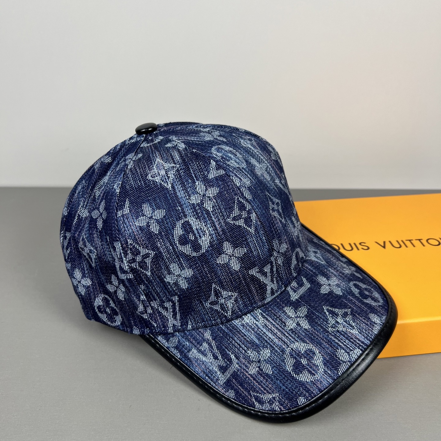 🌾🧢路易威登lv棒球帽 LouisVuitton😍新款重工打造♥️高端大气，百搭款🤗男女通用！