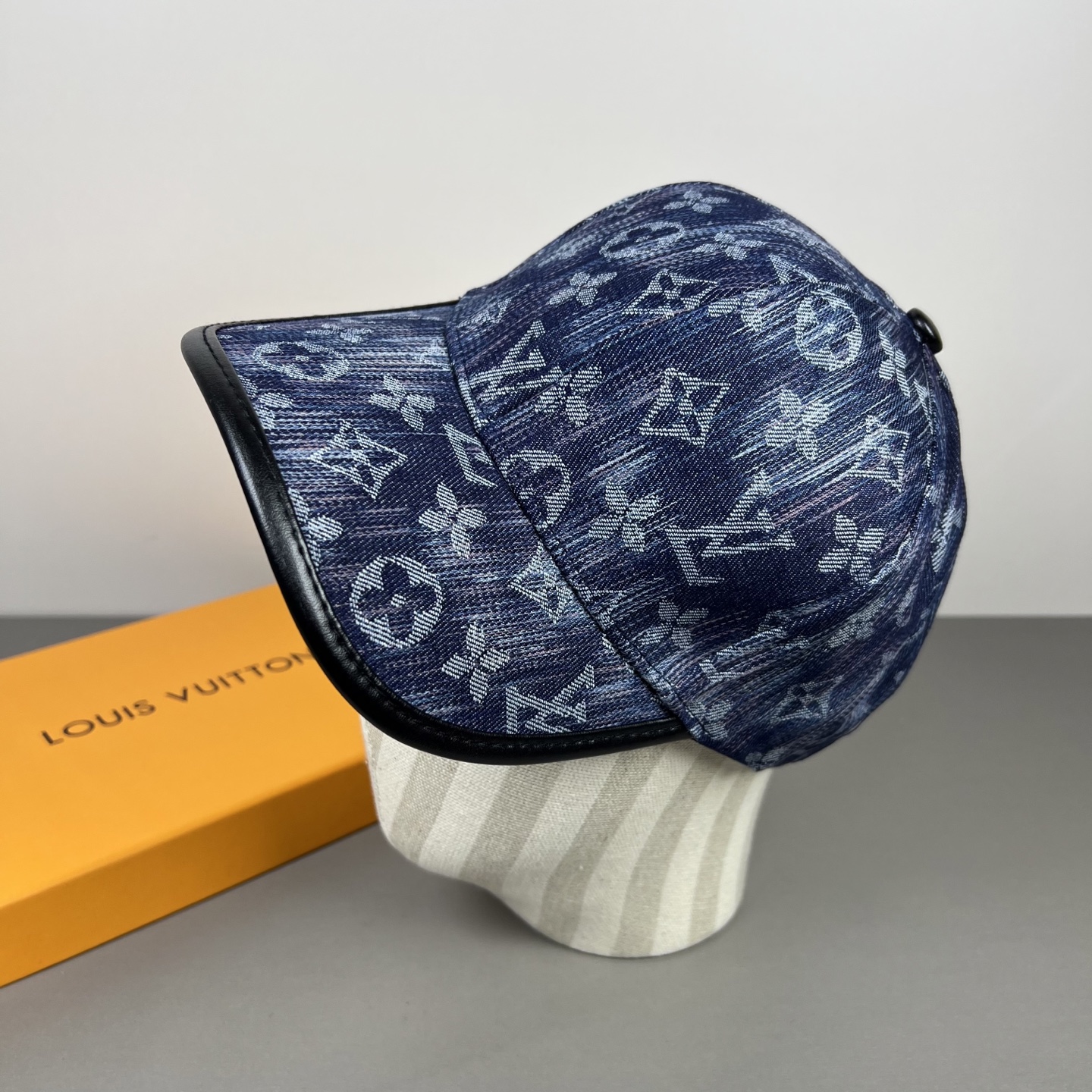 🌾🧢路易威登lv棒球帽 LouisVuitton😍新款重工打造♥️高端大气，百搭款🤗男女通用！