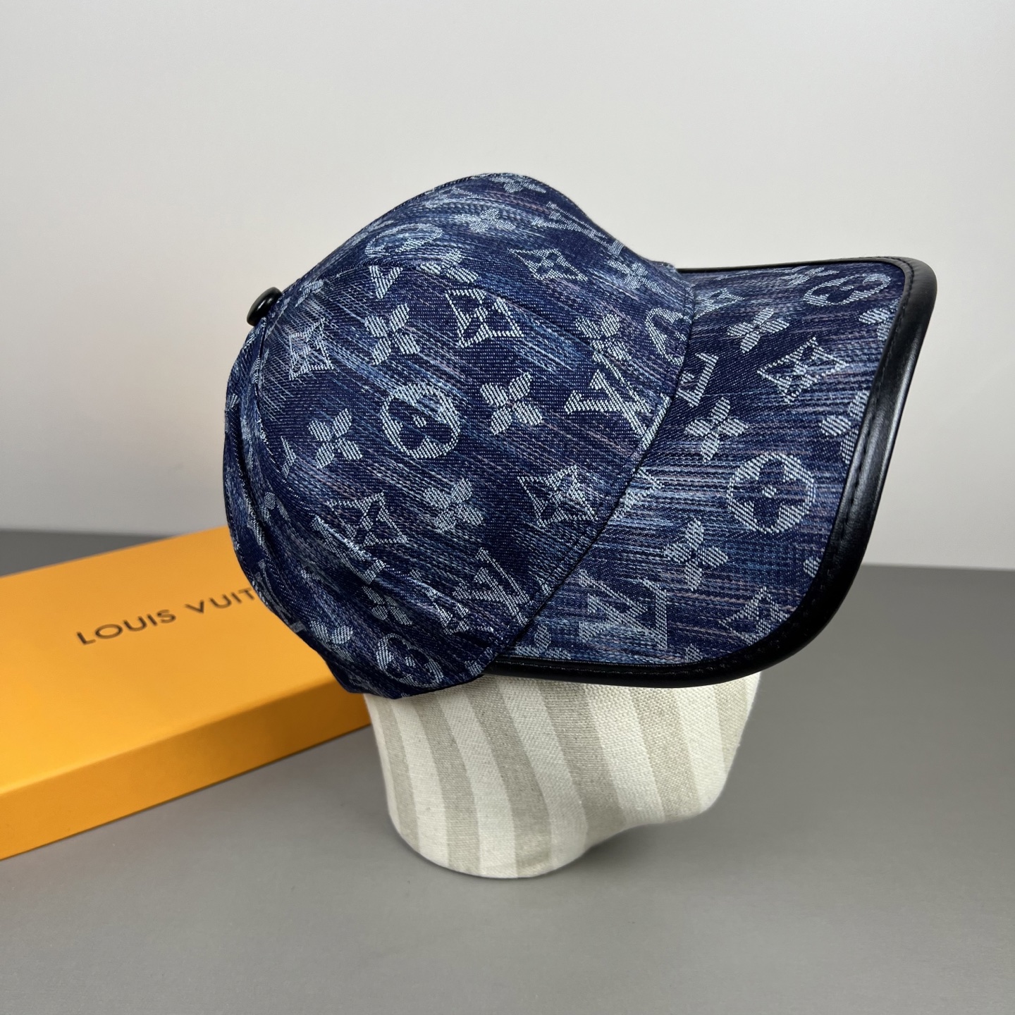 🌾🧢路易威登lv棒球帽 LouisVuitton😍新款重工打造♥️高端大气，百搭款🤗男女通用！