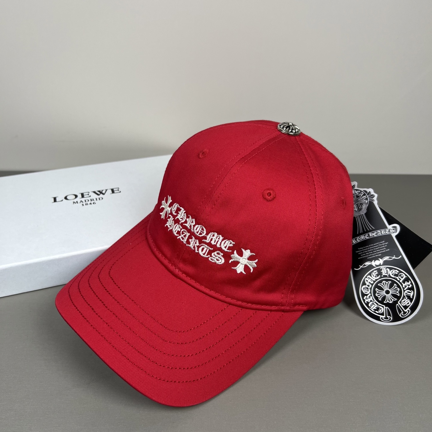 配防尘袋，克罗心最新时尚前卫的休闲设计风格，戴上头就是这样好看看哦，做工精细，男女同款！