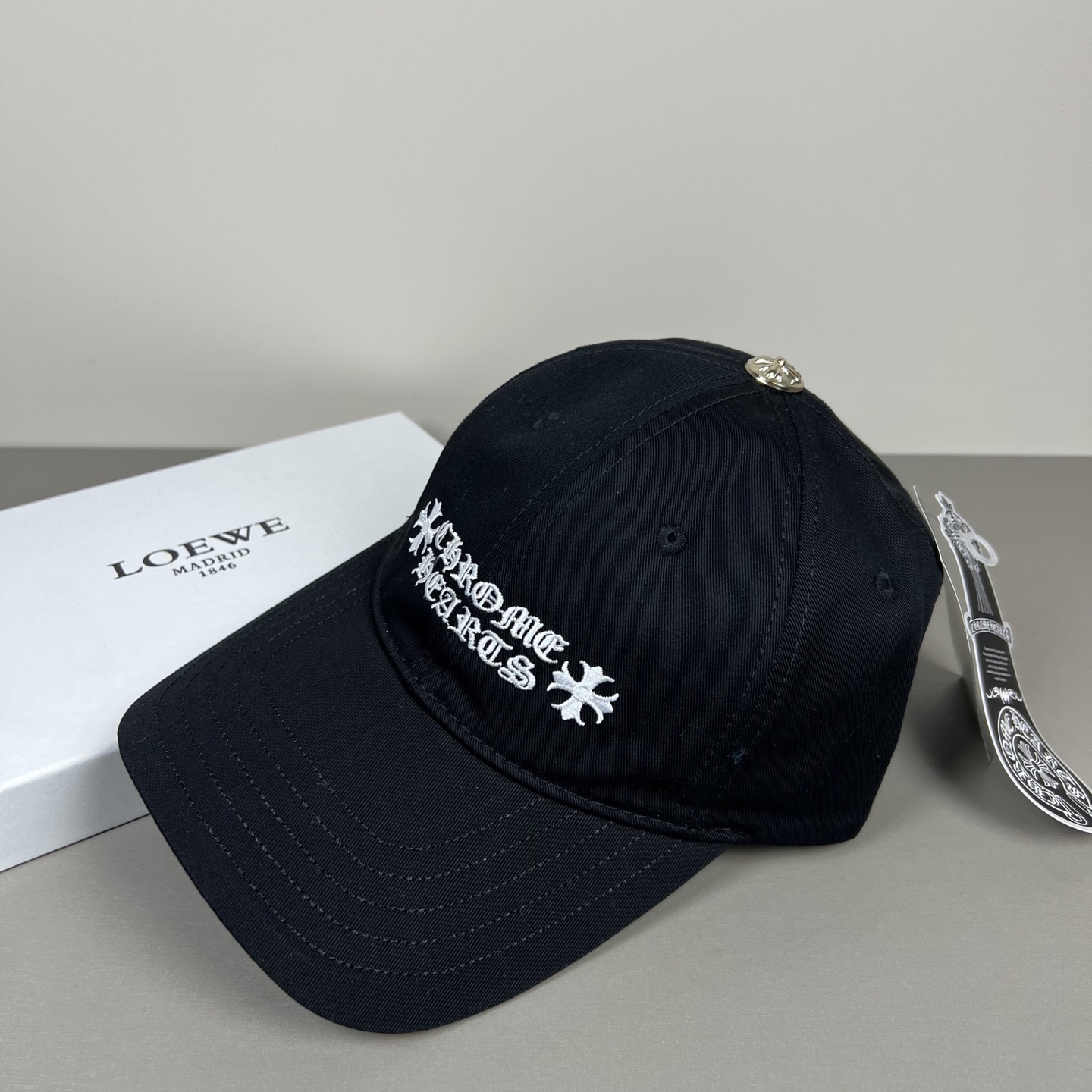 配防尘袋，克罗心最新时尚前卫的休闲设计风格，戴上头就是这样好看看哦，做工精细，男女同款！