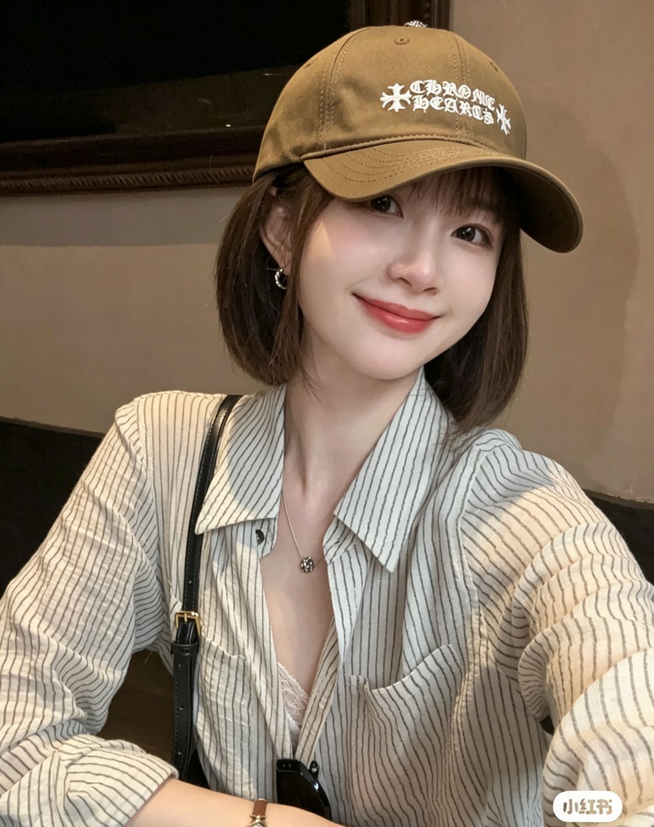 配防尘袋，克罗心最新时尚前卫的休闲设计风格，戴上头就是这样好看看哦，做工精细，男女同款！