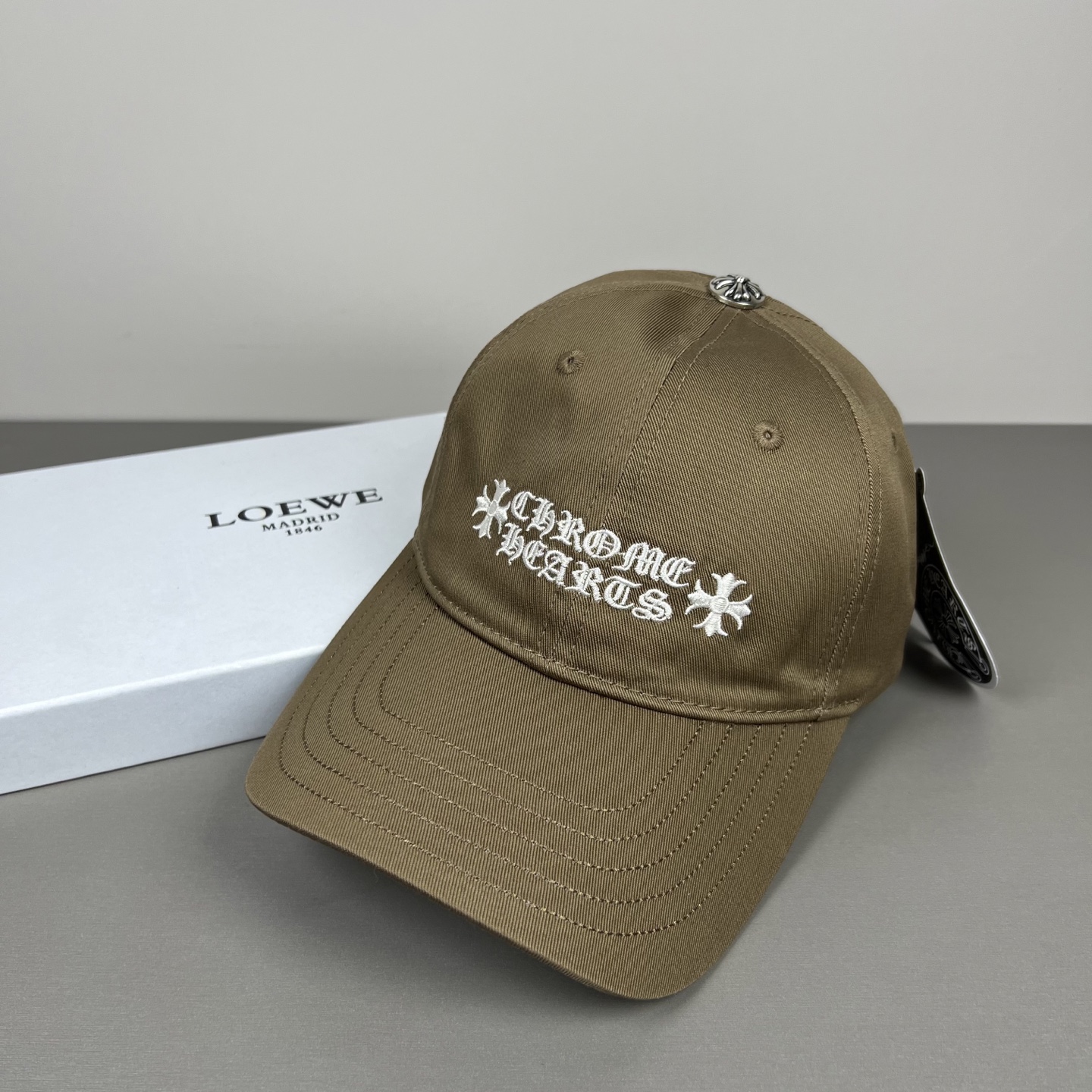 配防尘袋，克罗心最新时尚前卫的休闲设计风格，戴上头就是这样好看看哦，做工精细，男女同款！