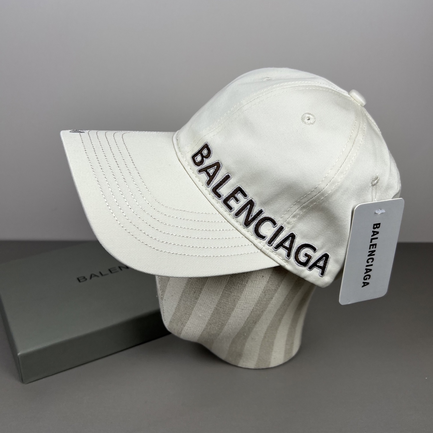 🌾BALENCIAGA巴黎世家新款logo棒球帽，很酷的色系，男女佩戴都有不同style，第一P抢先出货