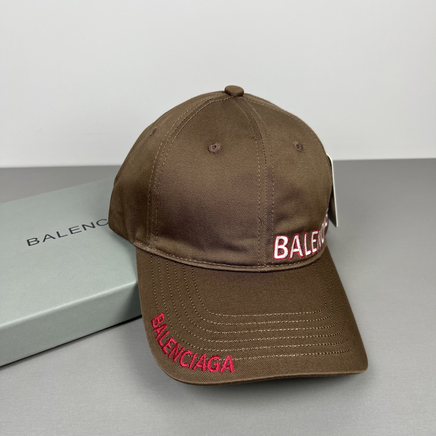 🌾BALENCIAGA巴黎世家新款logo棒球帽，很酷的色系，男女佩戴都有不同style，第一P抢先出货
