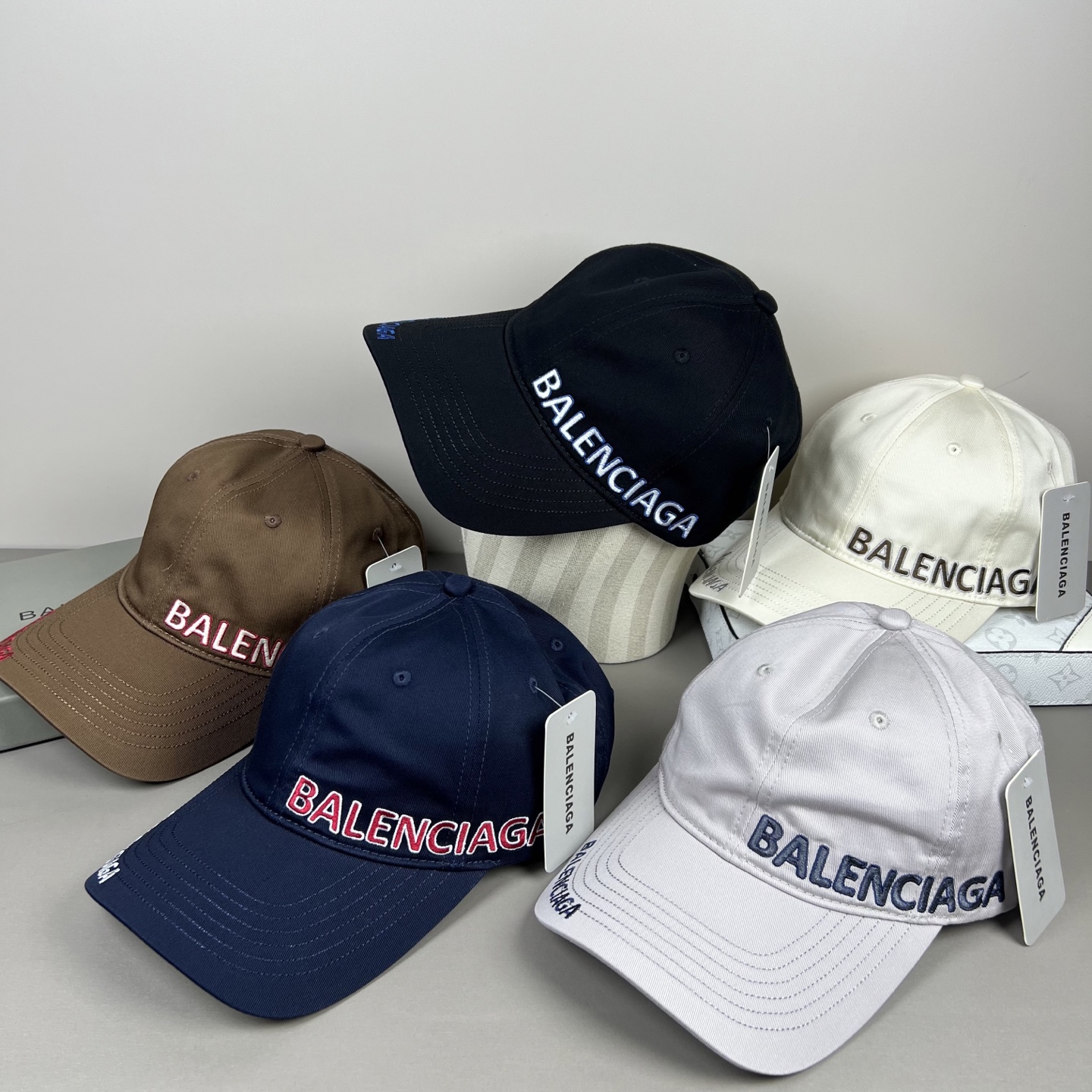 🌾BALENCIAGA巴黎世家新款logo棒球帽，很酷的色系，男女佩戴都有不同style，第一P抢先出货