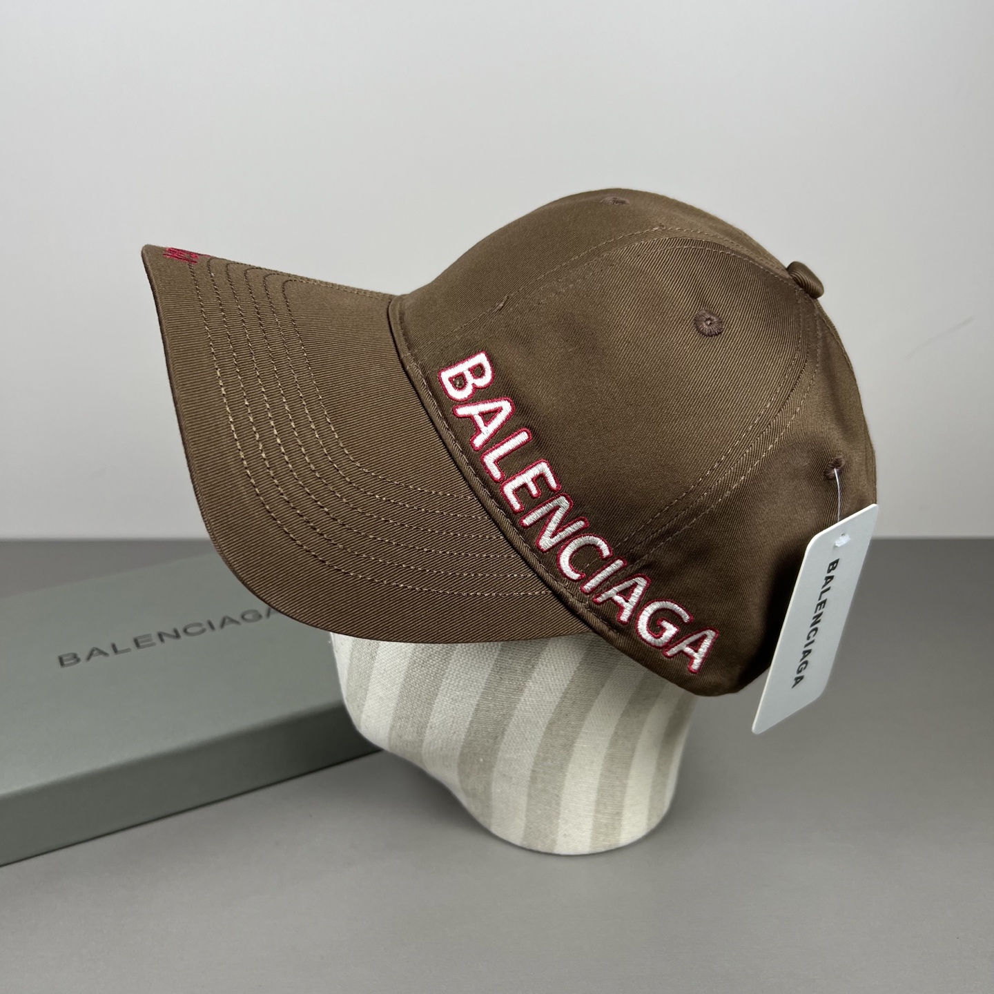 🌾BALENCIAGA巴黎世家新款logo棒球帽，很酷的色系，男女佩戴都有不同style，第一P抢先出货