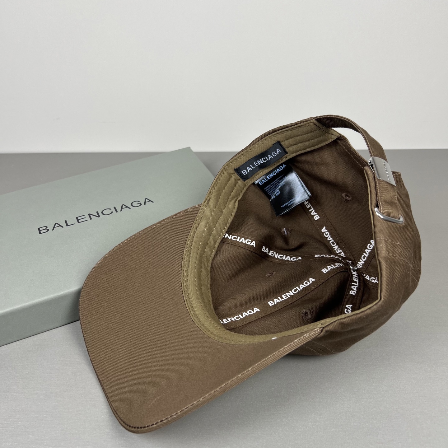 🌾BALENCIAGA巴黎世家新款logo棒球帽，很酷的色系，男女佩戴都有不同style，第一P抢先出货