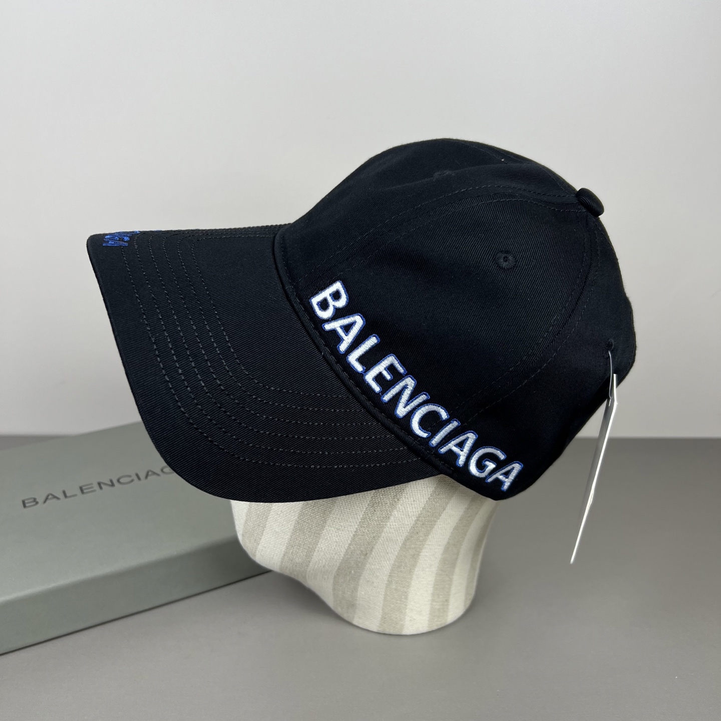 🌾BALENCIAGA巴黎世家新款logo棒球帽，很酷的色系，男女佩戴都有不同style，第一P抢先出货