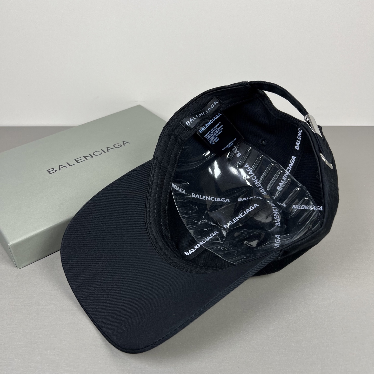 🌾BALENCIAGA巴黎世家新款logo棒球帽，很酷的色系，男女佩戴都有不同style，第一P抢先出货