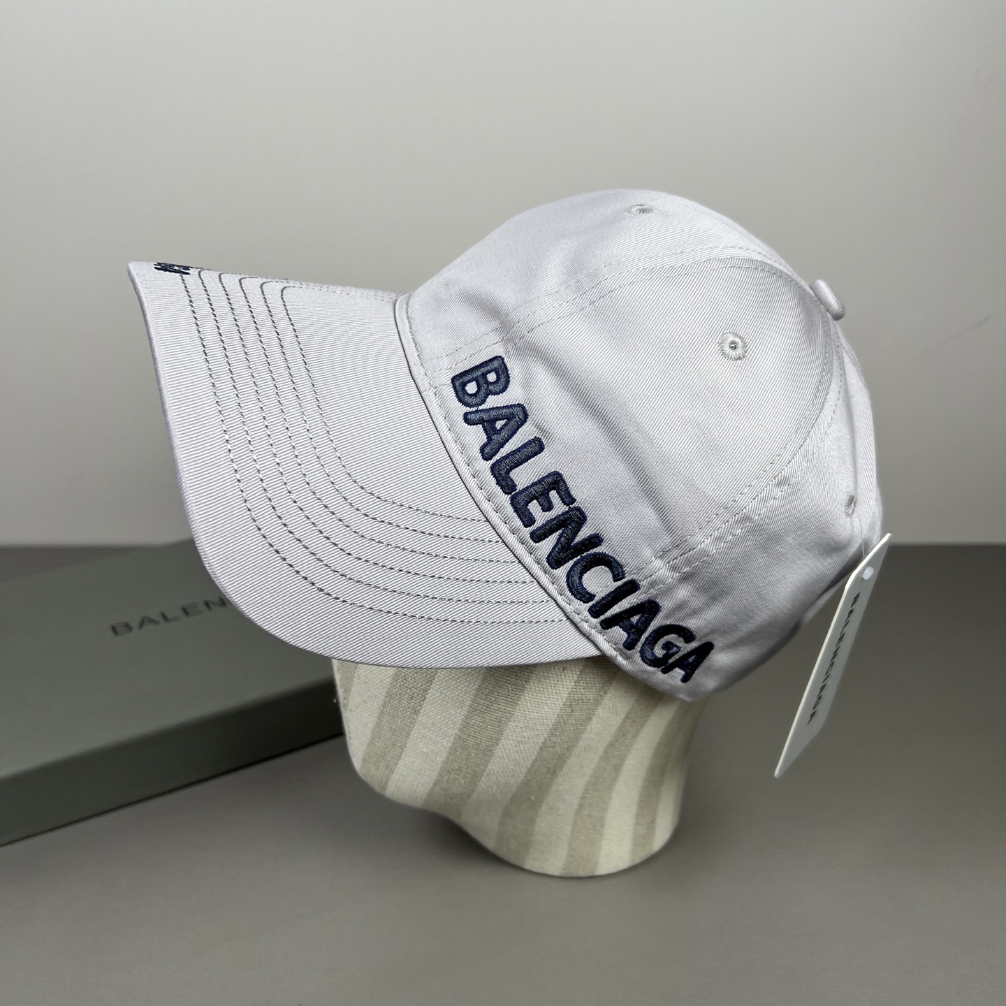 🌾BALENCIAGA巴黎世家新款logo棒球帽，很酷的色系，男女佩戴都有不同style，第一P抢先出货