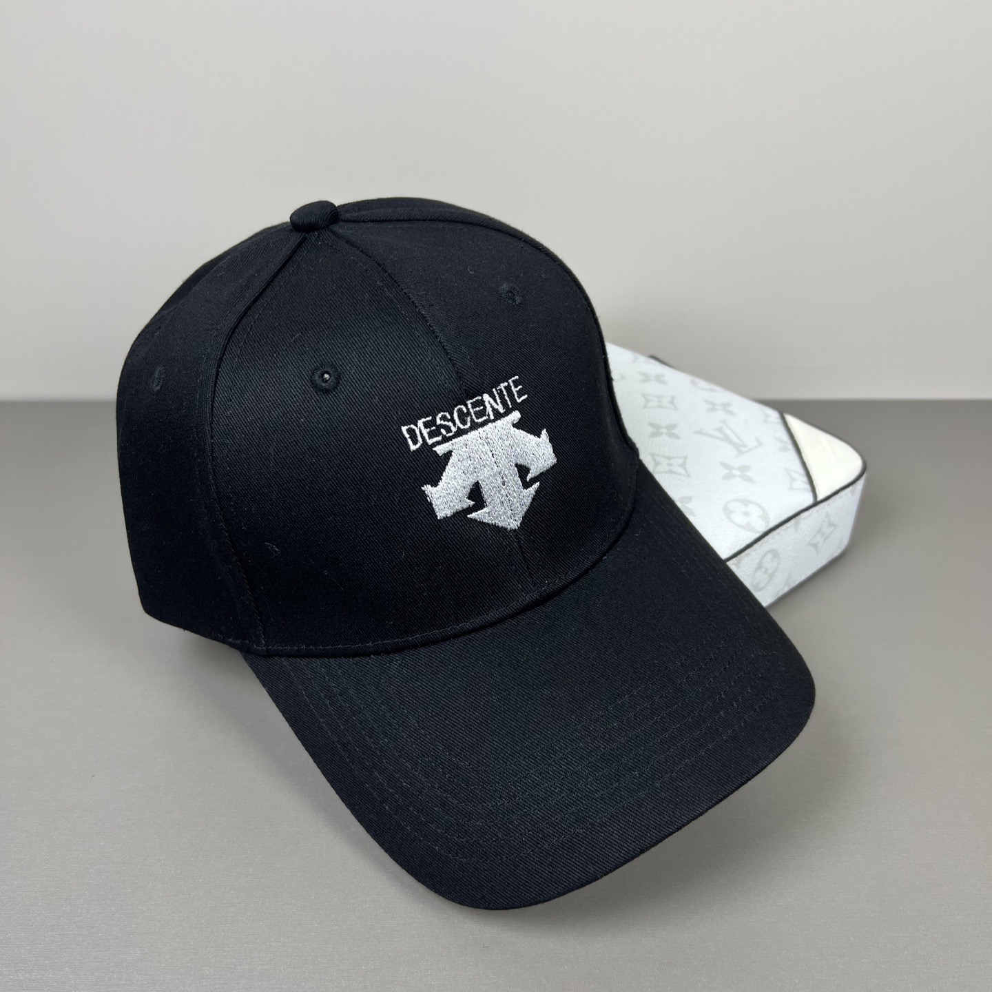 🌾🧢迪桑特 descente😍新款棒球帽，小红书爆款推荐，重工打造♥️高端大气，百搭款🤗男女通用！跑量！