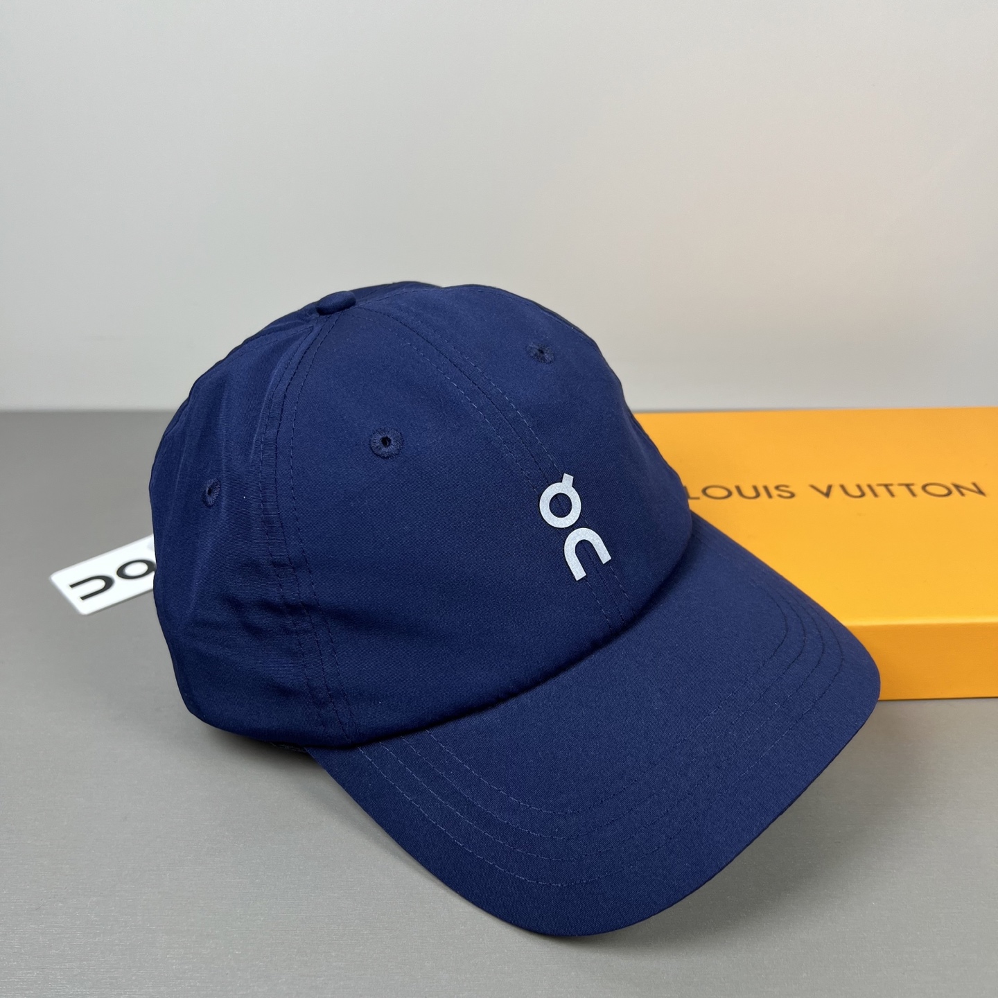 🌾〈昂跑 On〉新款棒球帽，专柜常年热卖款，口碑极佳，轻盈透气！质量超赞，基础头围56，贴片可调节。