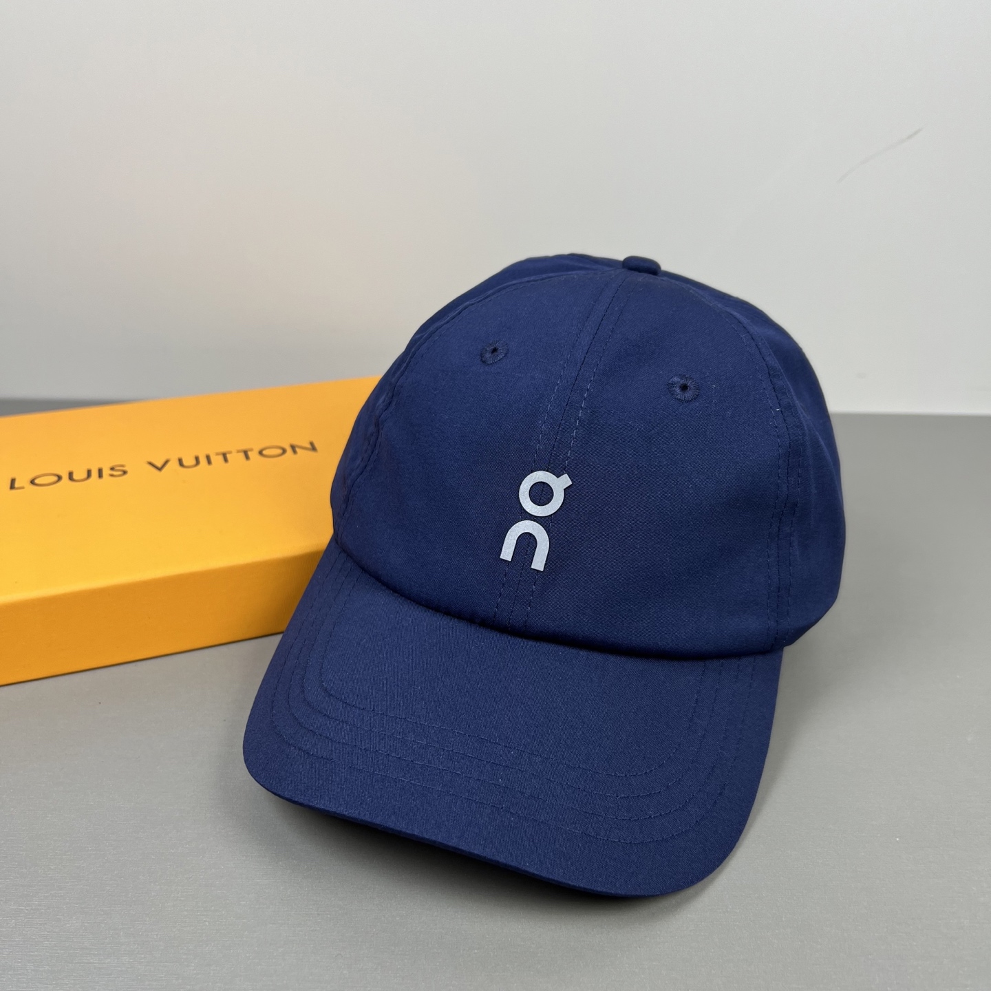 🌾〈昂跑 On〉新款棒球帽，专柜常年热卖款，口碑极佳，轻盈透气！质量超赞，基础头围56，贴片可调节。