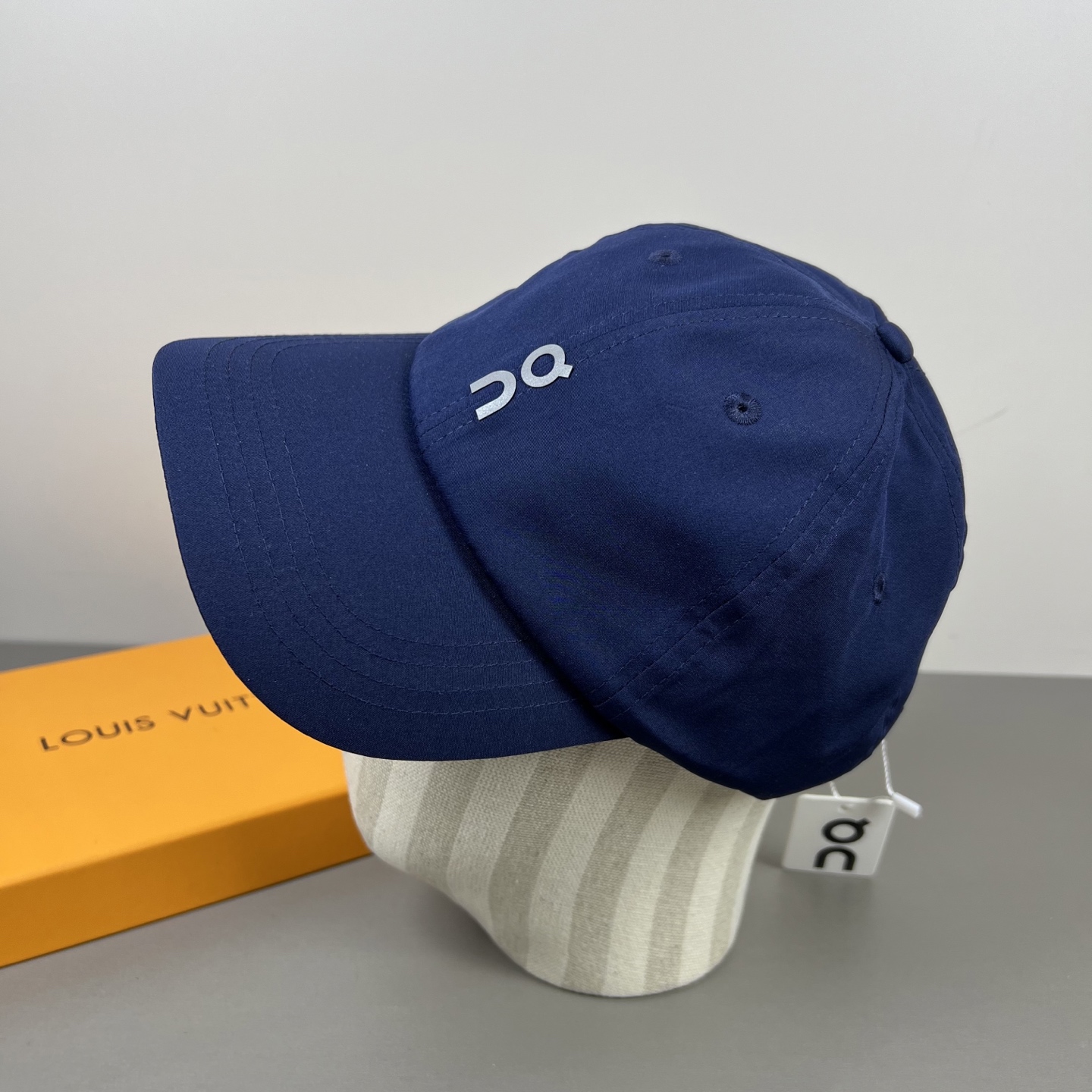 🌾〈昂跑 On〉新款棒球帽，专柜常年热卖款，口碑极佳，轻盈透气！质量超赞，基础头围56，贴片可调节。