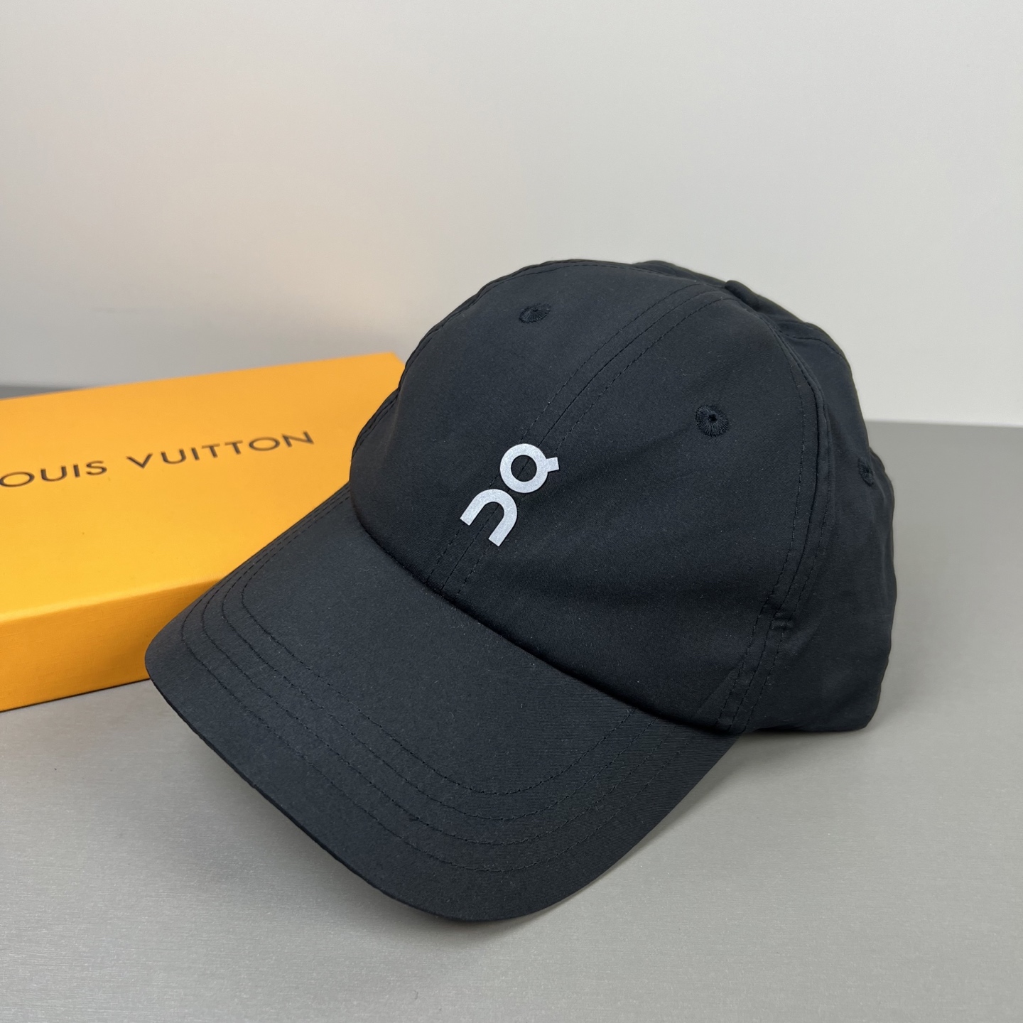 🌾〈昂跑 On〉新款棒球帽，专柜常年热卖款，口碑极佳，轻盈透气！质量超赞，基础头围56，贴片可调节。
