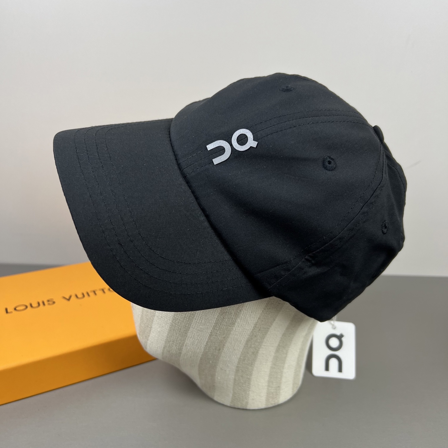 🌾〈昂跑 On〉新款棒球帽，专柜常年热卖款，口碑极佳，轻盈透气！质量超赞，基础头围56，贴片可调节。