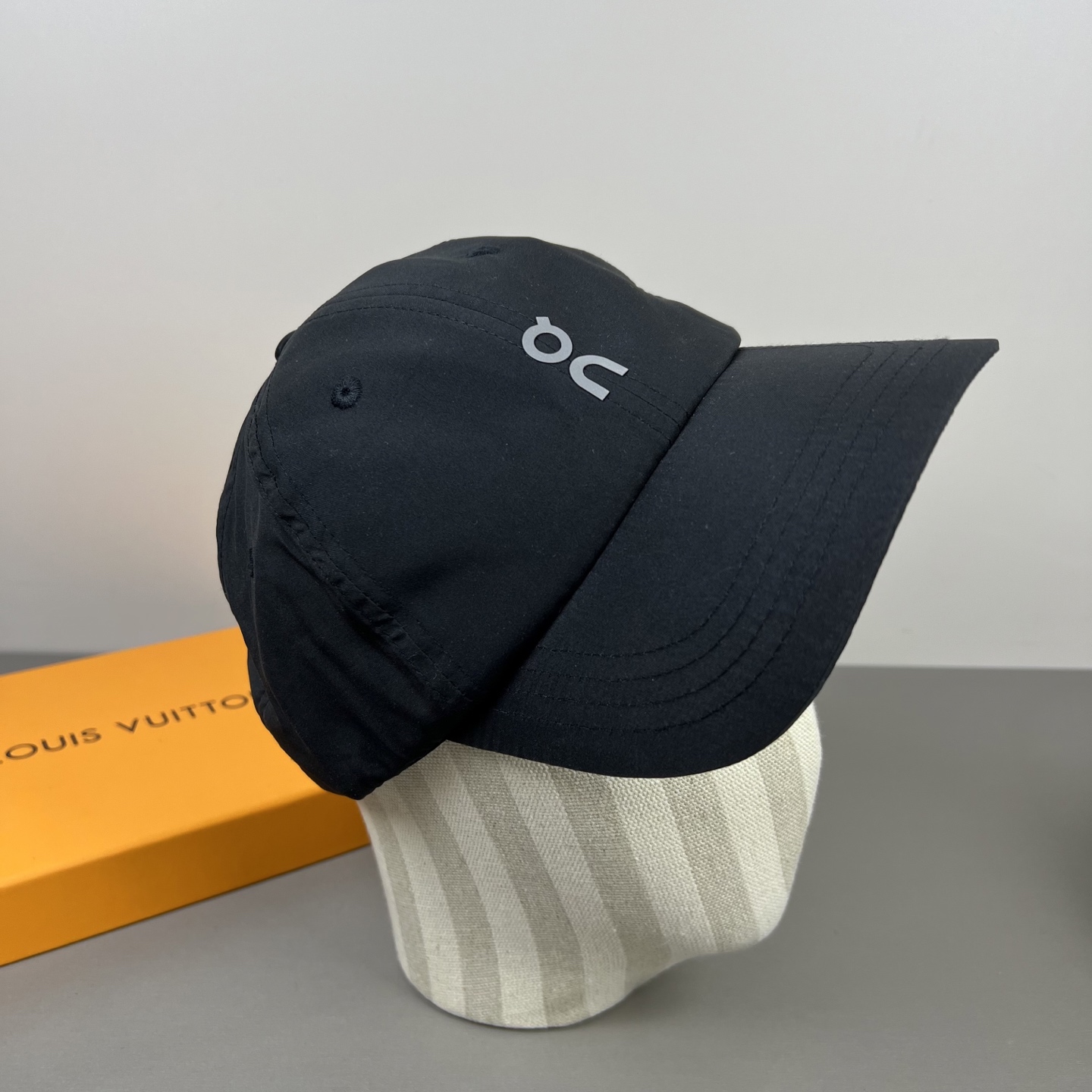 🌾〈昂跑 On〉新款棒球帽，专柜常年热卖款，口碑极佳，轻盈透气！质量超赞，基础头围56，贴片可调节。