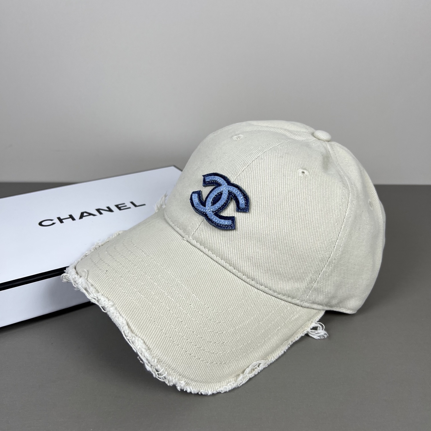 🌾新款香奈儿Chanel新款高版本棒球帽，经典的棒球帽版型，适合多种场合佩戴，无论是搭配休闲装还是运动装