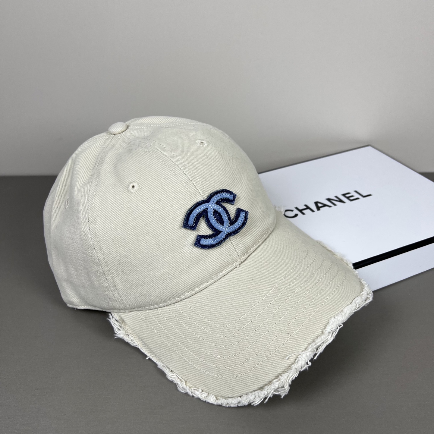 🌾新款香奈儿Chanel新款高版本棒球帽，经典的棒球帽版型，适合多种场合佩戴，无论是搭配休闲装还是运动装