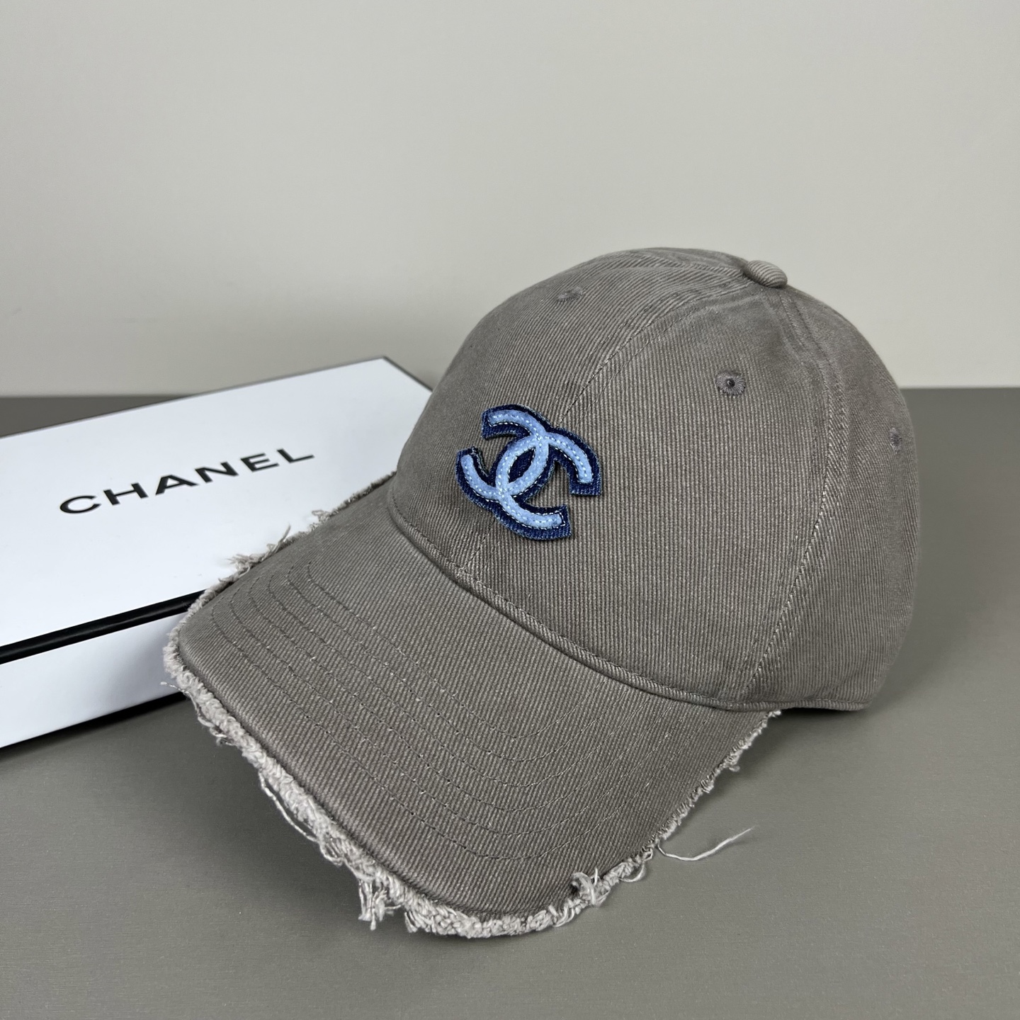 🌾新款香奈儿Chanel新款高版本棒球帽，经典的棒球帽版型，适合多种场合佩戴，无论是搭配休闲装还是运动装