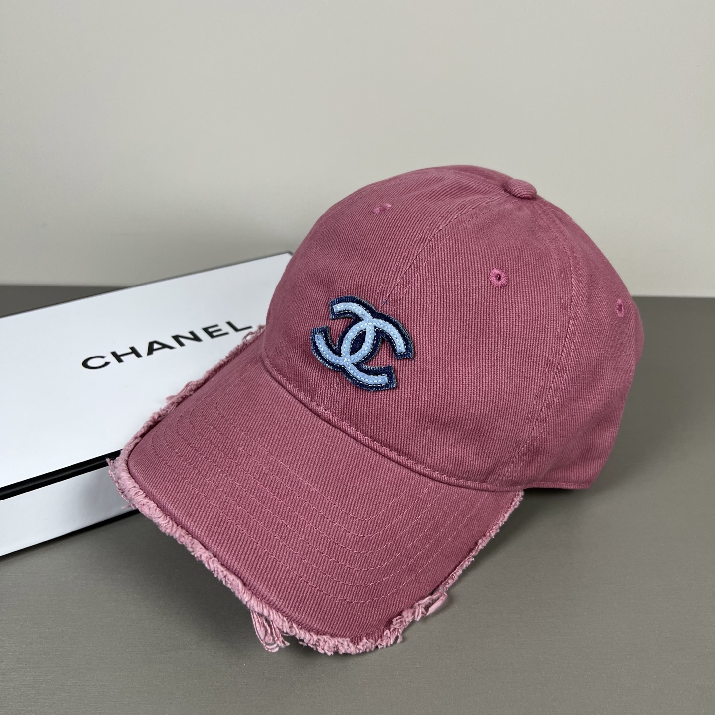 🌾新款香奈儿Chanel新款高版本棒球帽，经典的棒球帽版型，适合多种场合佩戴，无论是搭配休闲装还是运动装