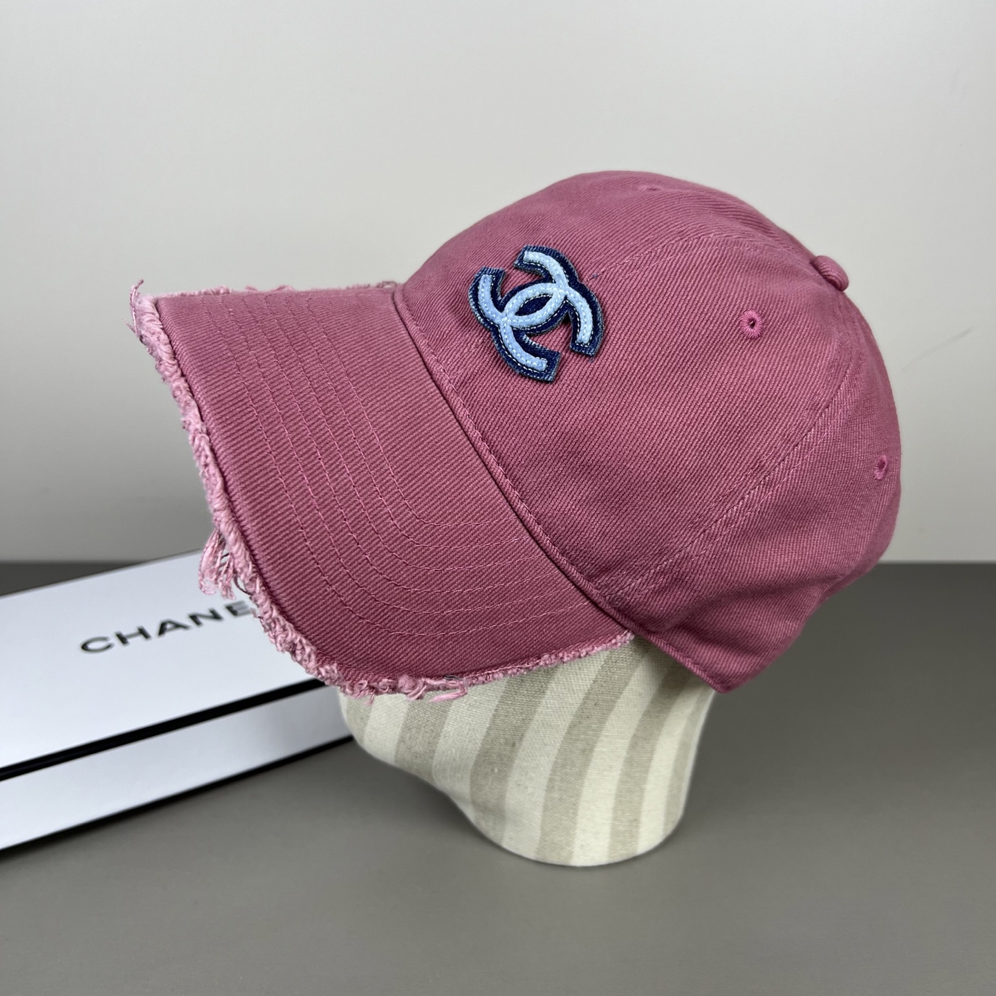 🌾新款香奈儿Chanel新款高版本棒球帽，经典的棒球帽版型，适合多种场合佩戴，无论是搭配休闲装还是运动装
