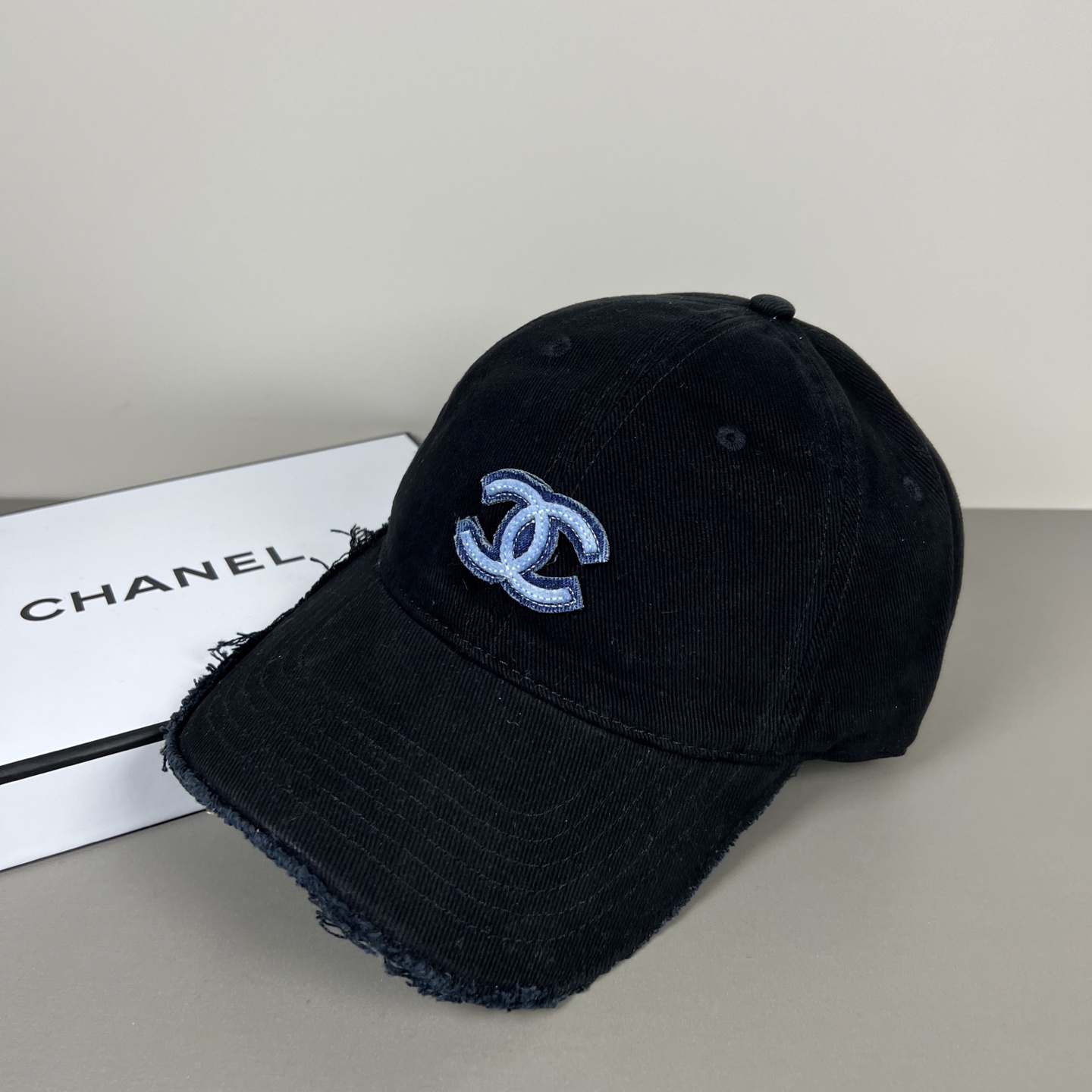 🌾新款香奈儿Chanel新款高版本棒球帽，经典的棒球帽版型，适合多种场合佩戴，无论是搭配休闲装还是运动装