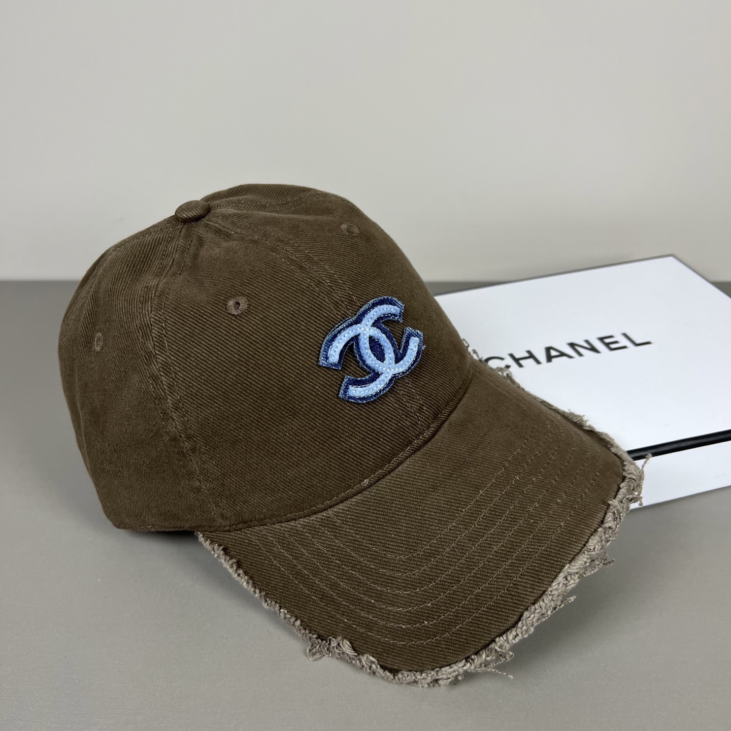 🌾新款香奈儿Chanel新款高版本棒球帽，经典的棒球帽版型，适合多种场合佩戴，无论是搭配休闲装还是运动装