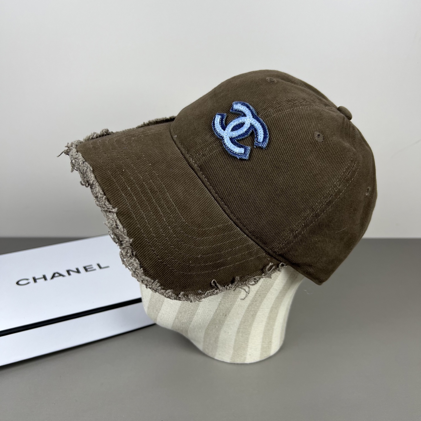 🌾新款香奈儿Chanel新款高版本棒球帽，经典的棒球帽版型，适合多种场合佩戴，无论是搭配休闲装还是运动装
