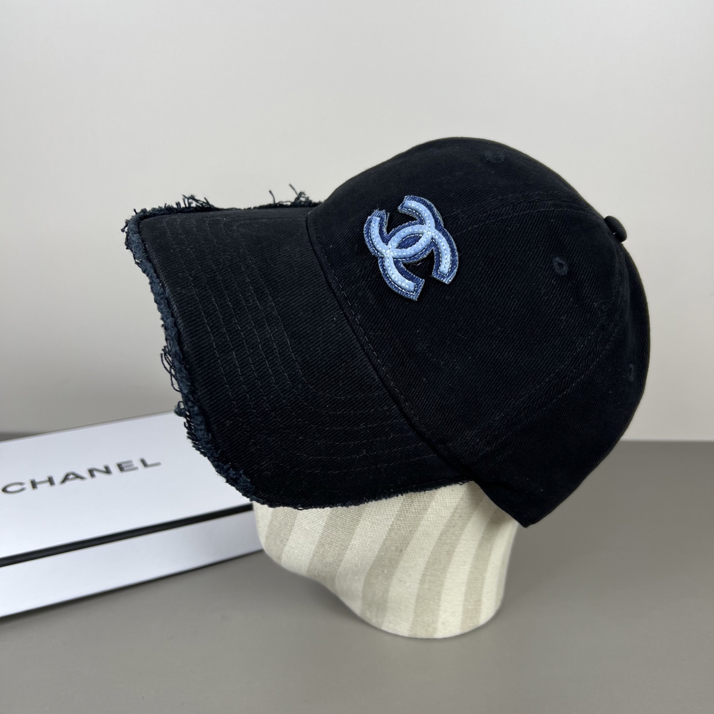 🌾新款香奈儿Chanel新款高版本棒球帽，经典的棒球帽版型，适合多种场合佩戴，无论是搭配休闲装还是运动装