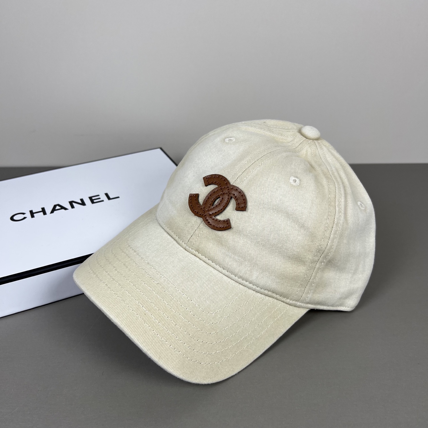 🌾新款香奈儿Chanel新款高版本棒球帽，经典的棒球帽版型，适合多种场合佩戴，无论是搭配休闲装还是运动装