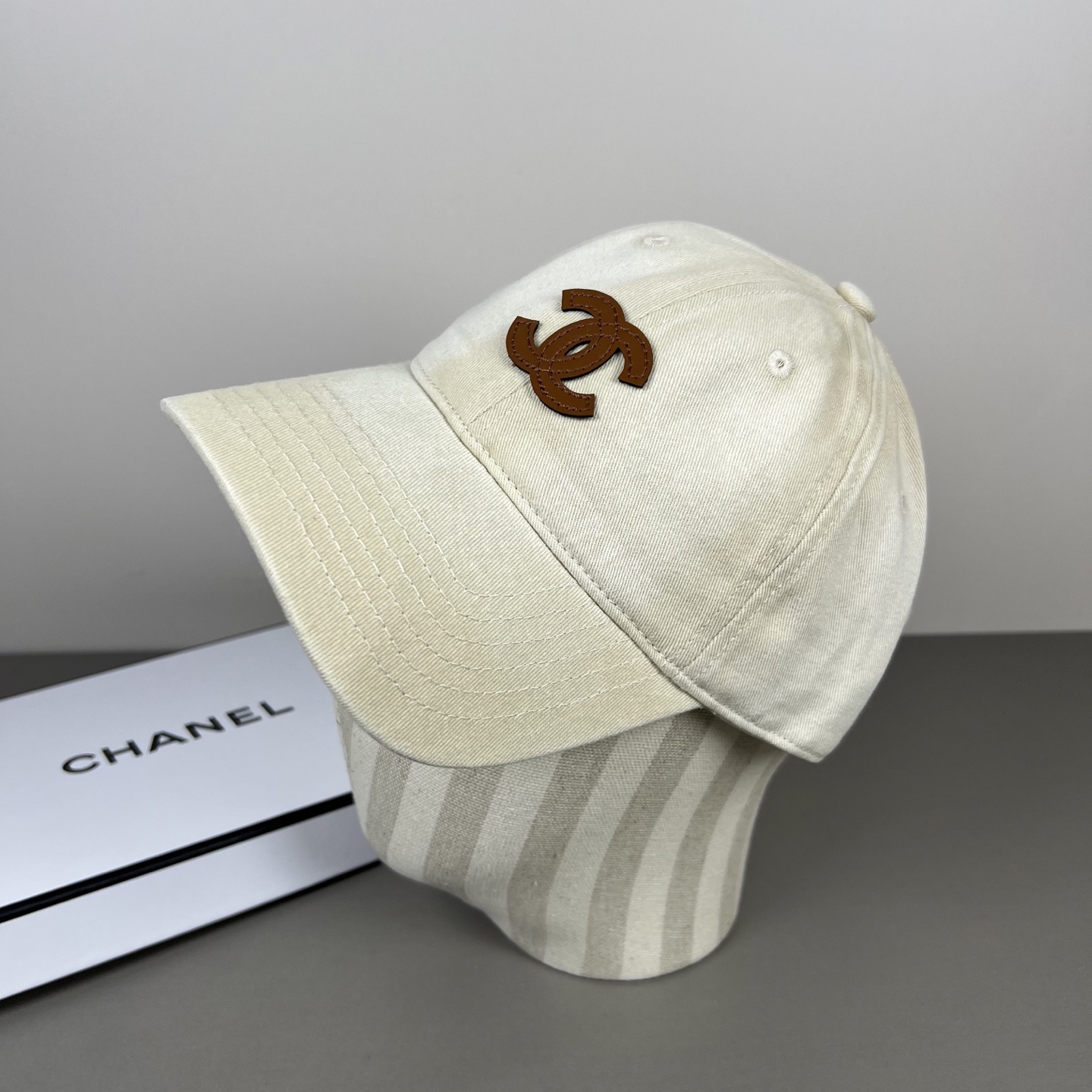 🌾新款香奈儿Chanel新款高版本棒球帽，经典的棒球帽版型，适合多种场合佩戴，无论是搭配休闲装还是运动装