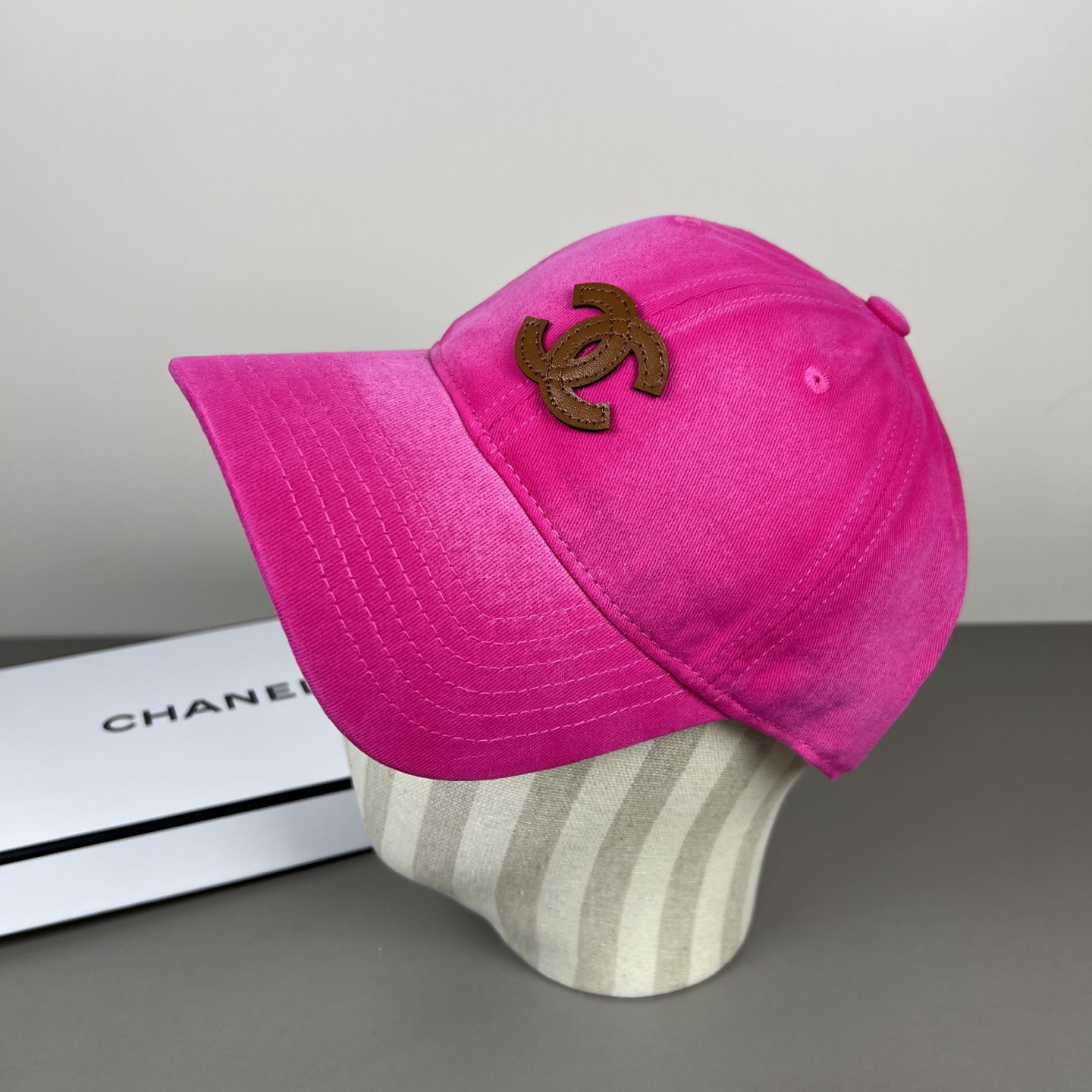 🌾新款香奈儿Chanel新款高版本棒球帽，经典的棒球帽版型，适合多种场合佩戴，无论是搭配休闲装还是运动装