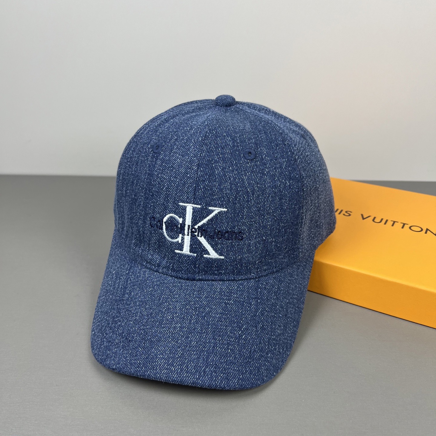 经典款，Calvin Klein，CK刺绣logo，请认准高端品质市场唯一对版，小红书推荐，时尚百搭，众