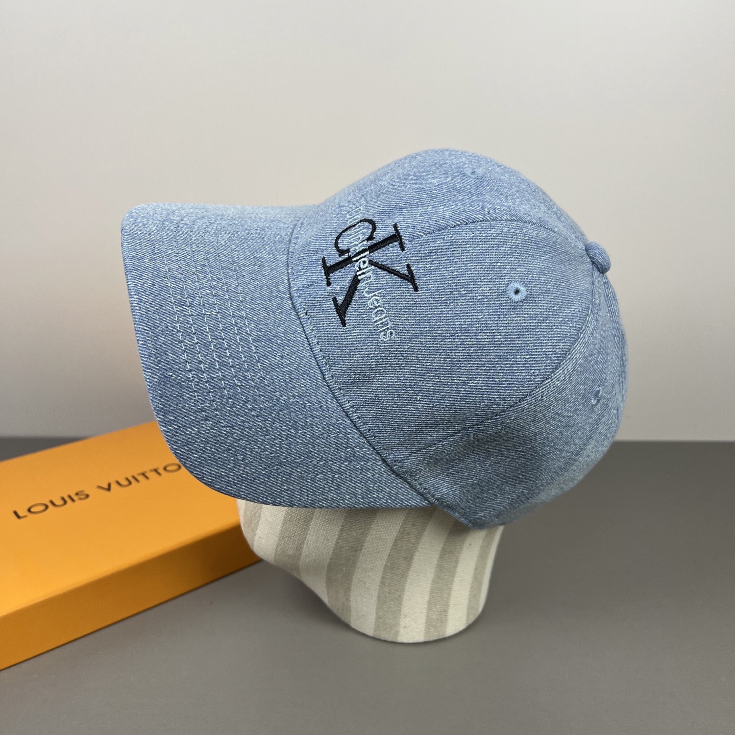 经典款，Calvin Klein，CK刺绣logo，请认准高端品质市场唯一对版，小红书推荐，时尚百搭，众
