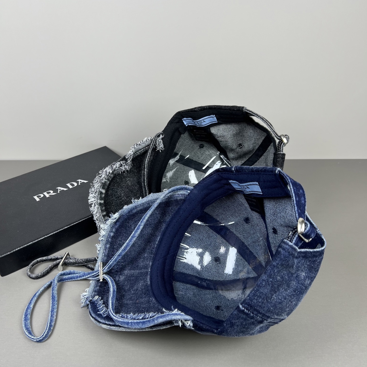上新ꫛꫀꪝ ❥——❤普拉达 PRADA 新品经典代购版本！1比1品质，时尚潮流，高端做工！非一般的品质，