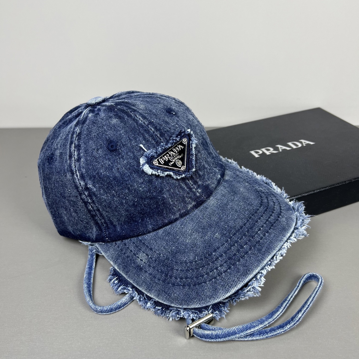 上新ꫛꫀꪝ ❥——❤普拉达 PRADA 新品经典代购版本！1比1品质，时尚潮流，高端做工！非一般的品质，